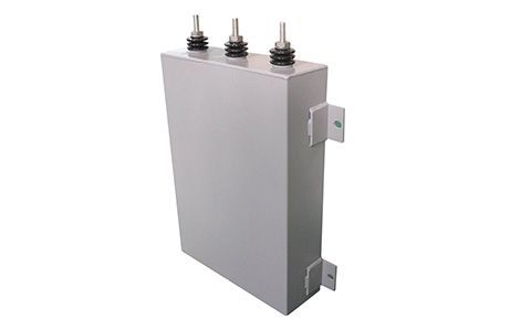 電容器的容量大小與什么有關(guān)？為什么？